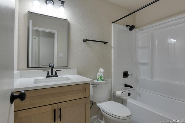 6818 Misty Field, Converse, TX 78109