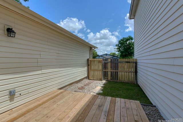 6818 Misty Field, Converse, TX 78109