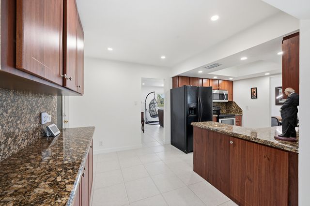 1125 N Rock Island Road, Margate, FL 33063