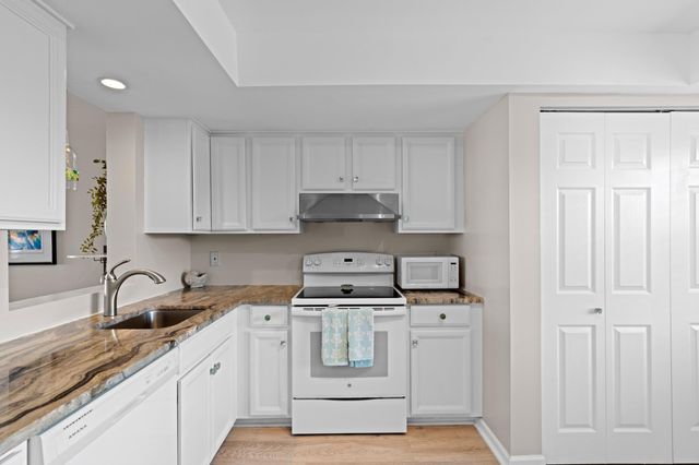 27 Abbey Lane 307, Delray Beach, FL 33446