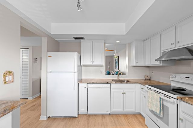 27 Abbey Lane 307, Delray Beach, FL 33446