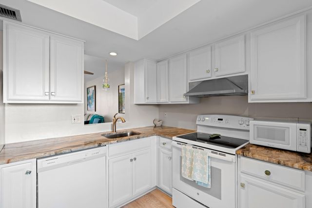 27 Abbey Lane 307, Delray Beach, FL 33446