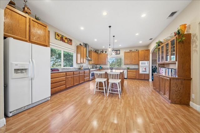 6947 Mountain View Ter, Browns Valley, CA 95918