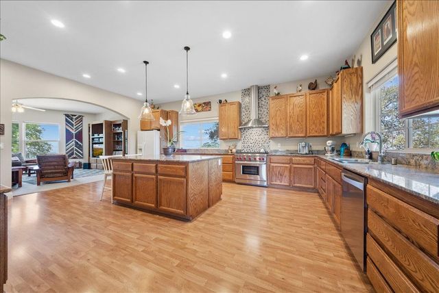 6947 Mountain View Ter, Browns Valley, CA 95918