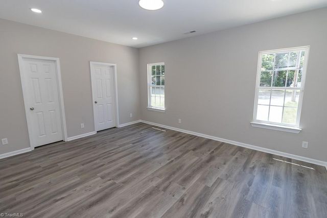 1329 Belleauwood Street, Winston-salem, NC 27107