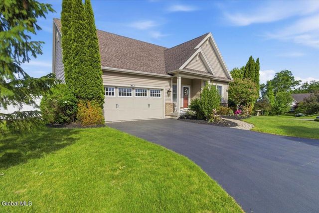 2 Camden Court, Halfmoon, NY 12118