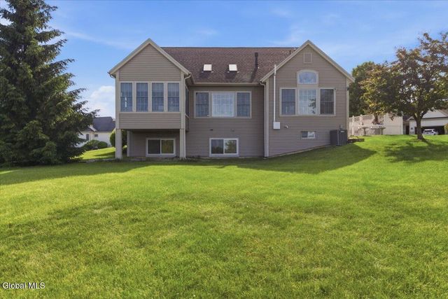 2 Camden Court, Halfmoon, NY 12118
