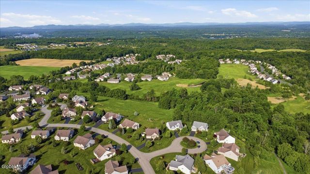 2 Camden Court, Halfmoon, NY 12118