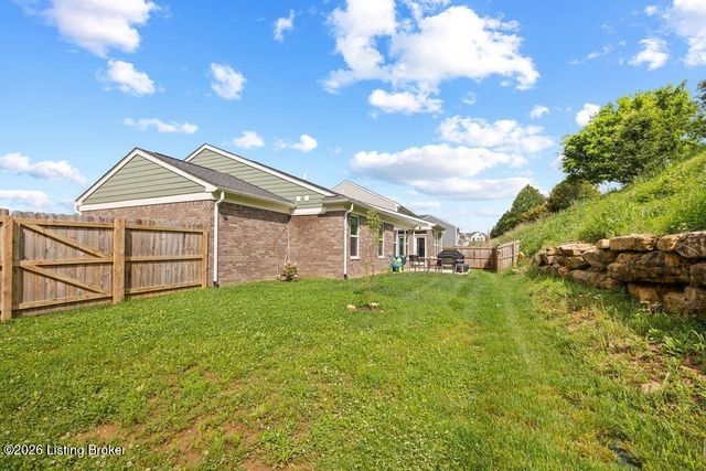 2116 Quail Ridge Dr, La Grange, KY 40031