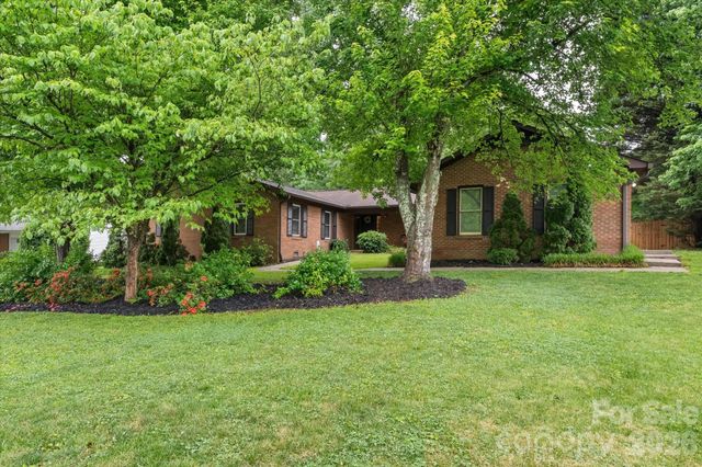 300 Brookmeade Drive, Statesville, NC 28625