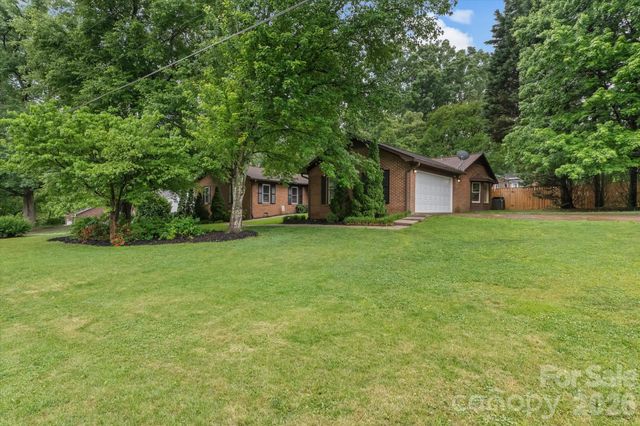 300 Brookmeade Drive, Statesville, NC 28625