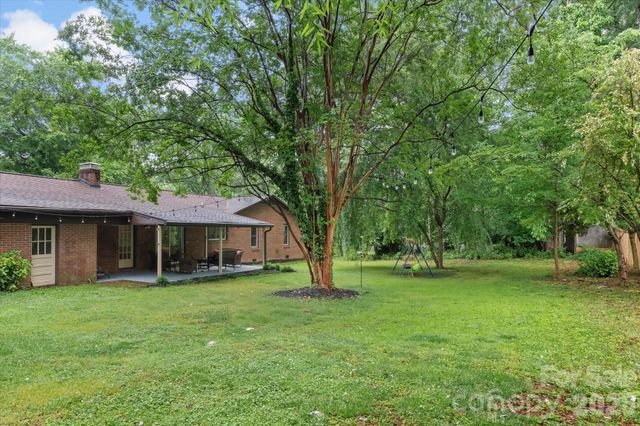 300 Brookmeade Drive, Statesville, NC 28625