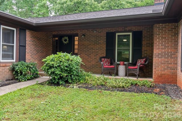 300 Brookmeade Drive, Statesville, NC 28625