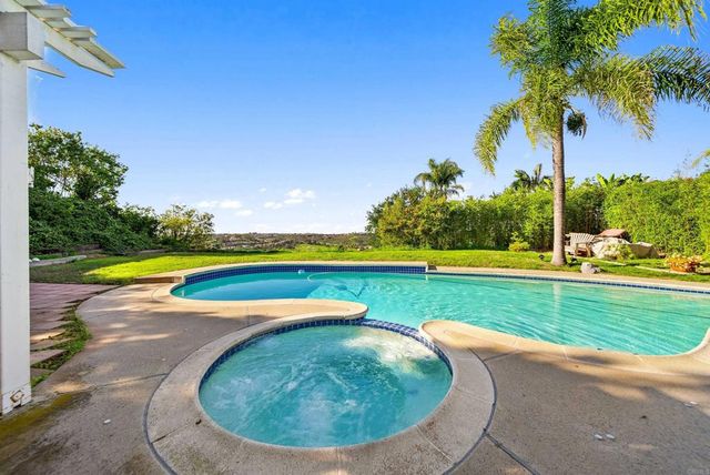 2518 Unicornio Street, Carlsbad, CA 92009