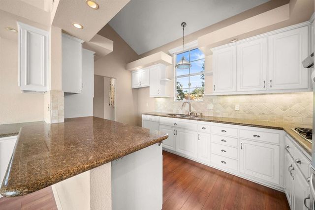 2518 Unicornio Street, Carlsbad, CA 92009