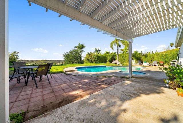 2518 Unicornio Street, Carlsbad, CA 92009