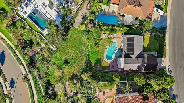 2518 Unicornio Street, Carlsbad, CA 92009