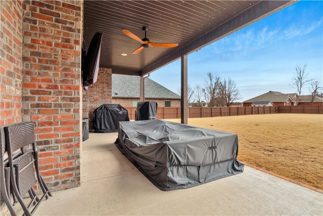 4200 NE Blue Spruce Avenue, Bentonville, AR 72712