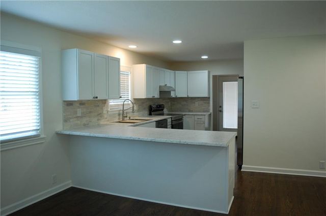 811 S Edgemere Drive, Olathe, KS 66061