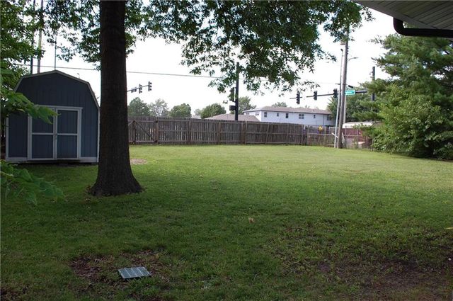 811 S Edgemere Drive, Olathe, KS 66061