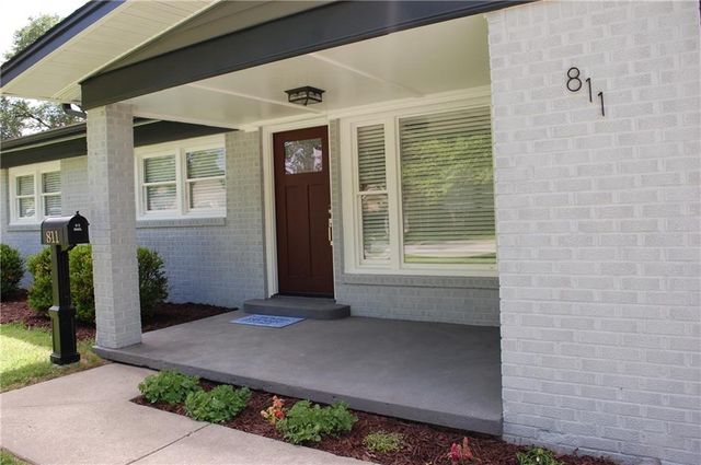 811 S Edgemere Drive, Olathe, KS 66061