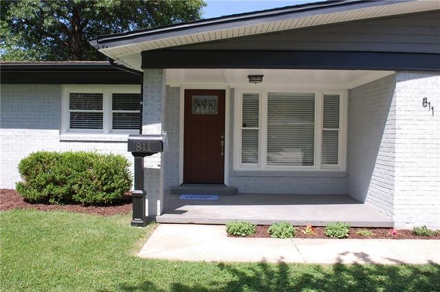 811 S Edgemere Drive, Olathe, KS 66061