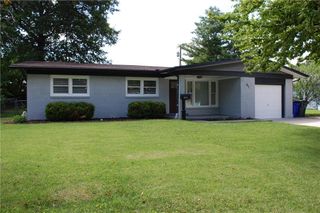811 S Edgemere Drive, Olathe, KS 66061