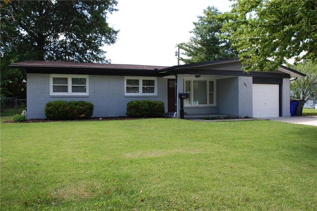 811 S Edgemere Drive, Olathe, KS 66061