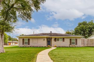 13703 Lynnwood Lane, Sugar Land, TX 77498