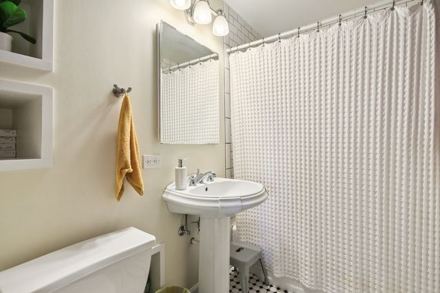 836 S Michigan Avenue, Villa Park, IL 60181