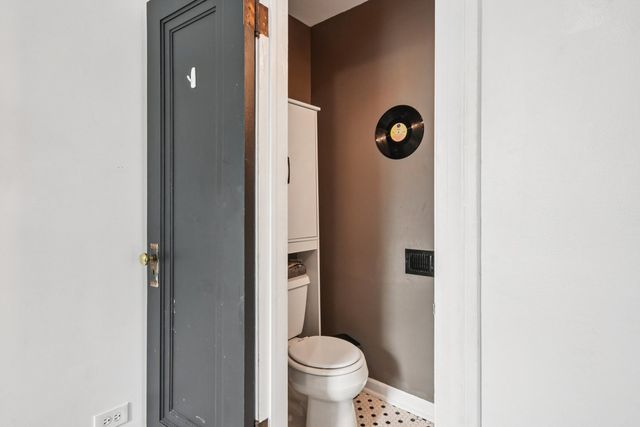 836 S Michigan Avenue, Villa Park, IL 60181