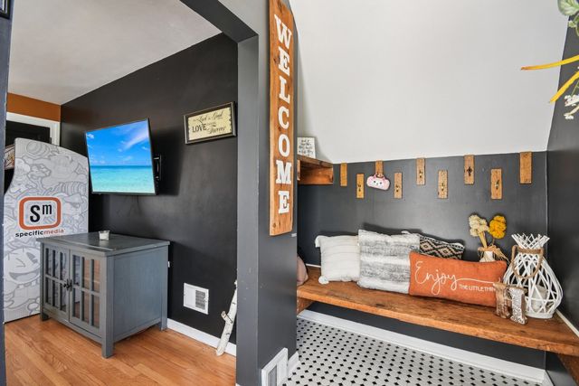 836 S Michigan Avenue, Villa Park, IL 60181