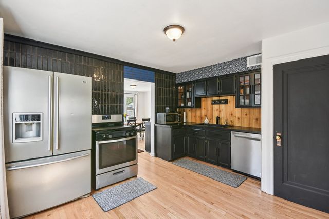 836 S Michigan Avenue, Villa Park, IL 60181