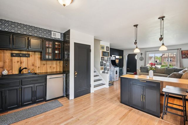 836 S Michigan Avenue, Villa Park, IL 60181