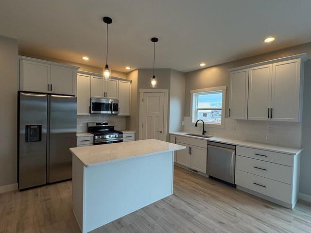 1762 LOYAL DRIVE, Neenah, WI 54956