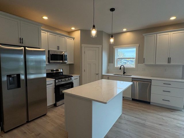 1762 LOYAL DRIVE, Neenah, WI 54956