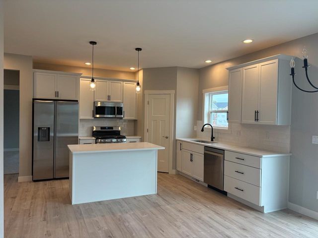 1762 LOYAL DRIVE, Neenah, WI 54956