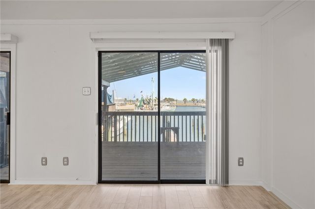 318 W Cotter Ave 2, Port Aransas, TX 78373