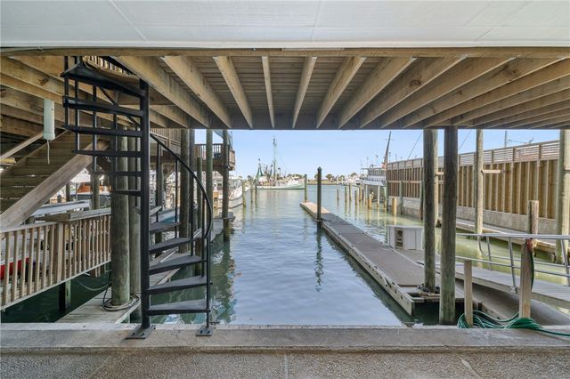 318 W Cotter Ave 2, Port Aransas, TX 78373