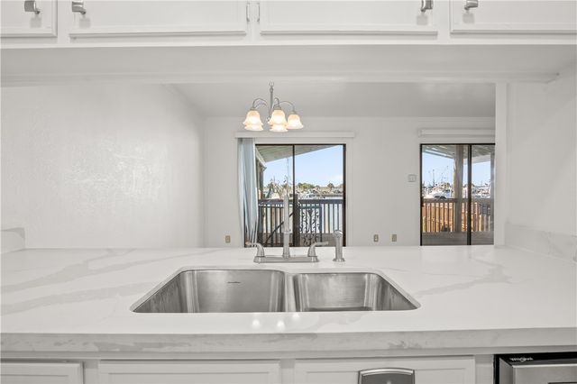 318 W Cotter Ave 2, Port Aransas, TX 78373