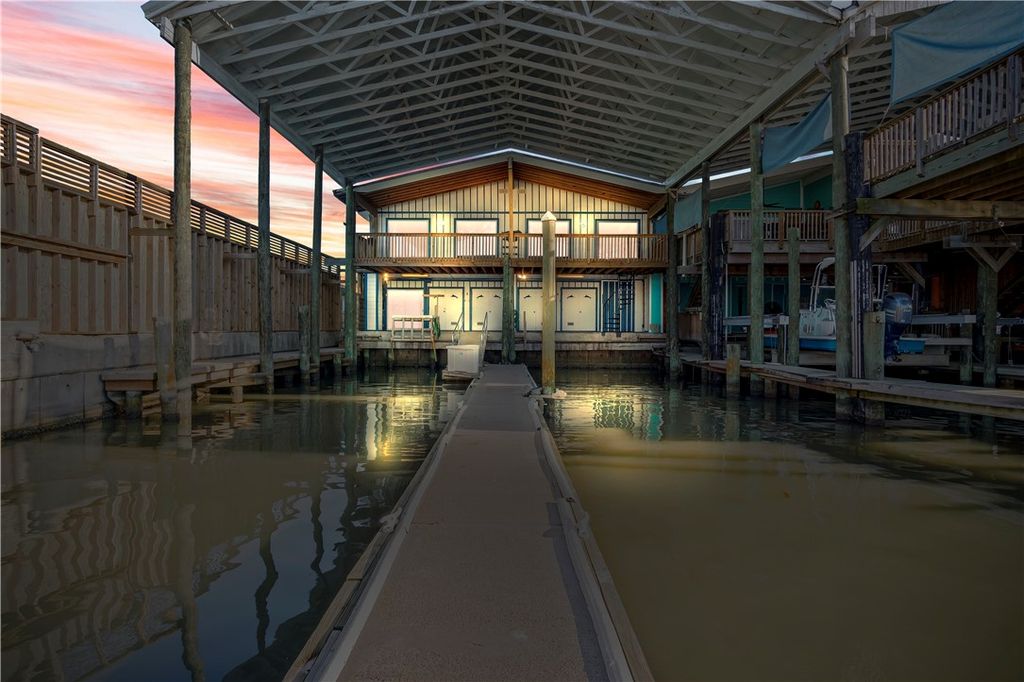 318 W Cotter Ave 2, Port Aransas, TX 78373