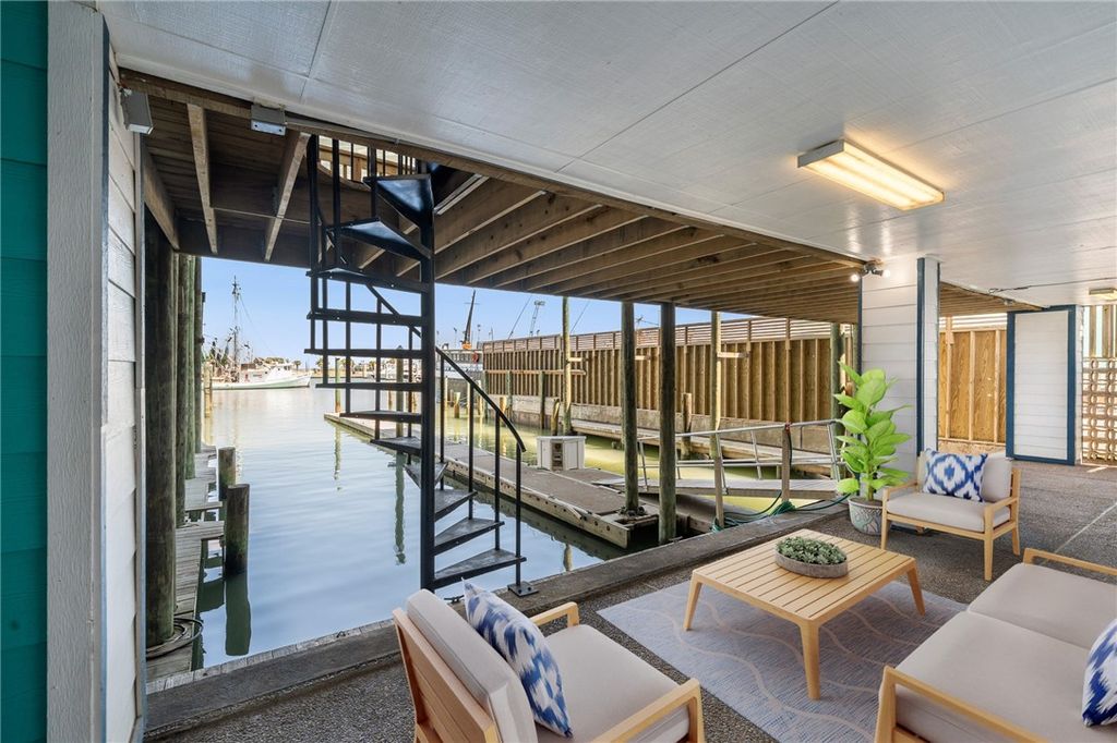 318 W Cotter Ave 2, Port Aransas, TX 78373 — photo 4