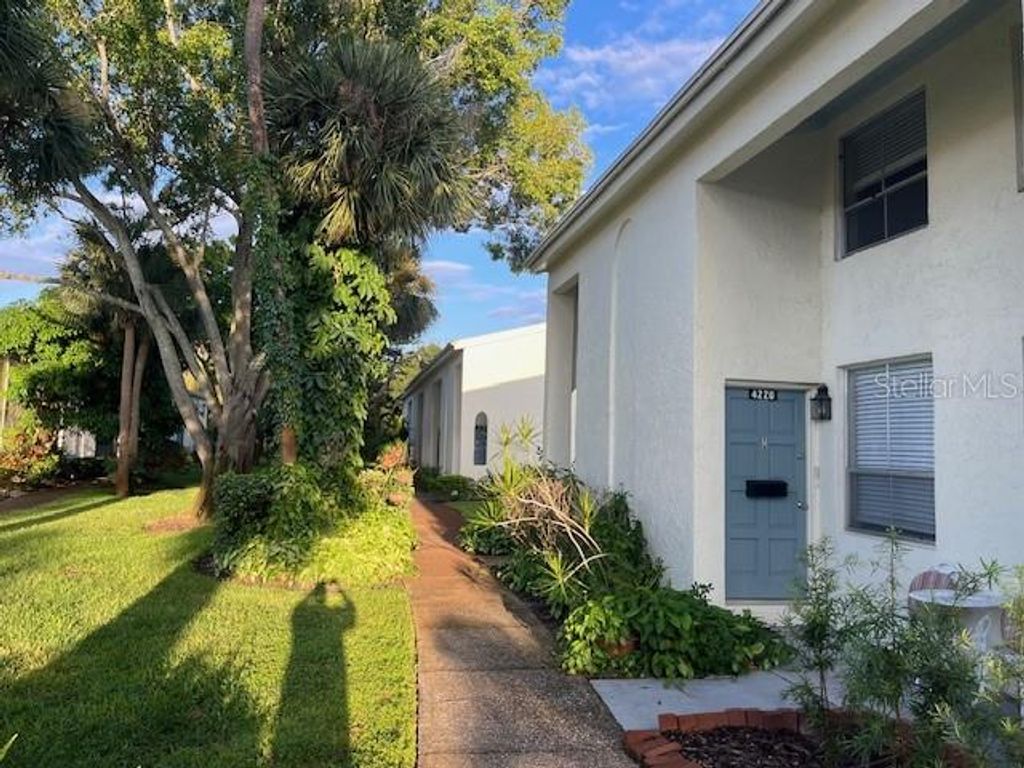 Image 2 of property listing at 4220 LA DEGA COURT, Tampa, FL 33611