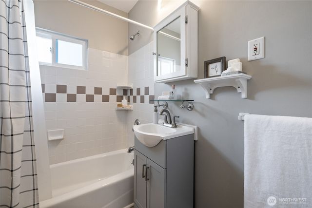1908 N Anderson Street, Tacoma, WA 98406