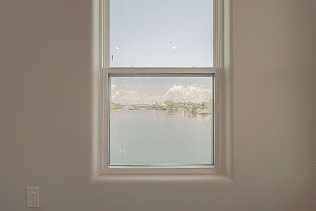 2730 Avenue D, San Leon, TX 77539