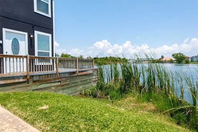 2730 Avenue D, San Leon, TX 77539
