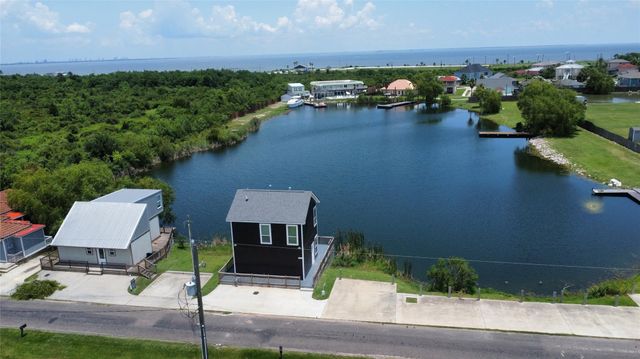 2730 Avenue D, San Leon, TX 77539
