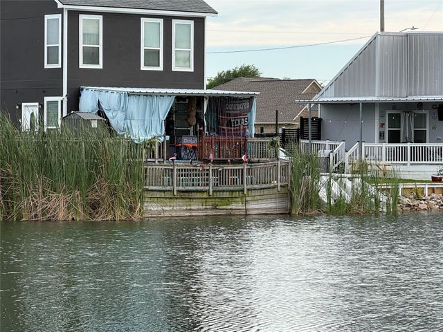 2730 Avenue D, San Leon, TX 77539