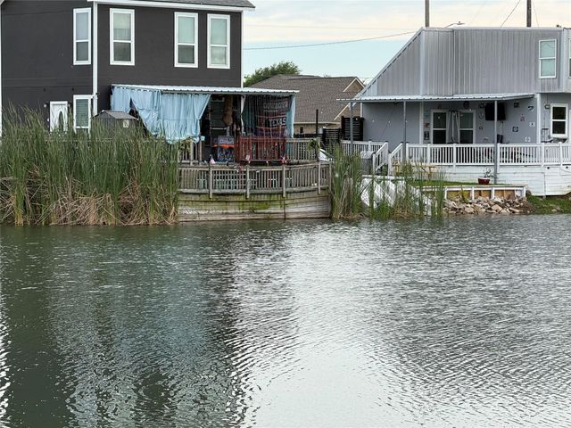 2730 Avenue D, San Leon, TX 77539