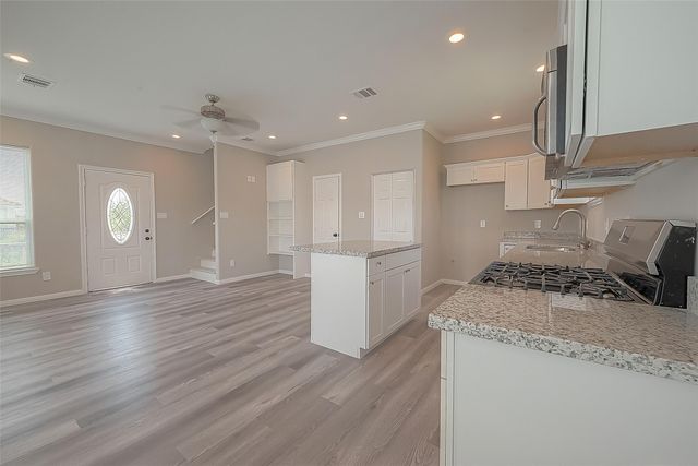 2730 Avenue D, San Leon, TX 77539